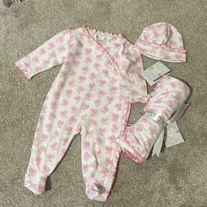 NWT kissy kissy newborn set